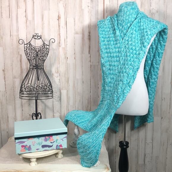 Mermaid Gift Set! Cozy Mermaid Tail Slip In Blanket - Aqua Teal Mix in Deco Box - Picture 1 of 9